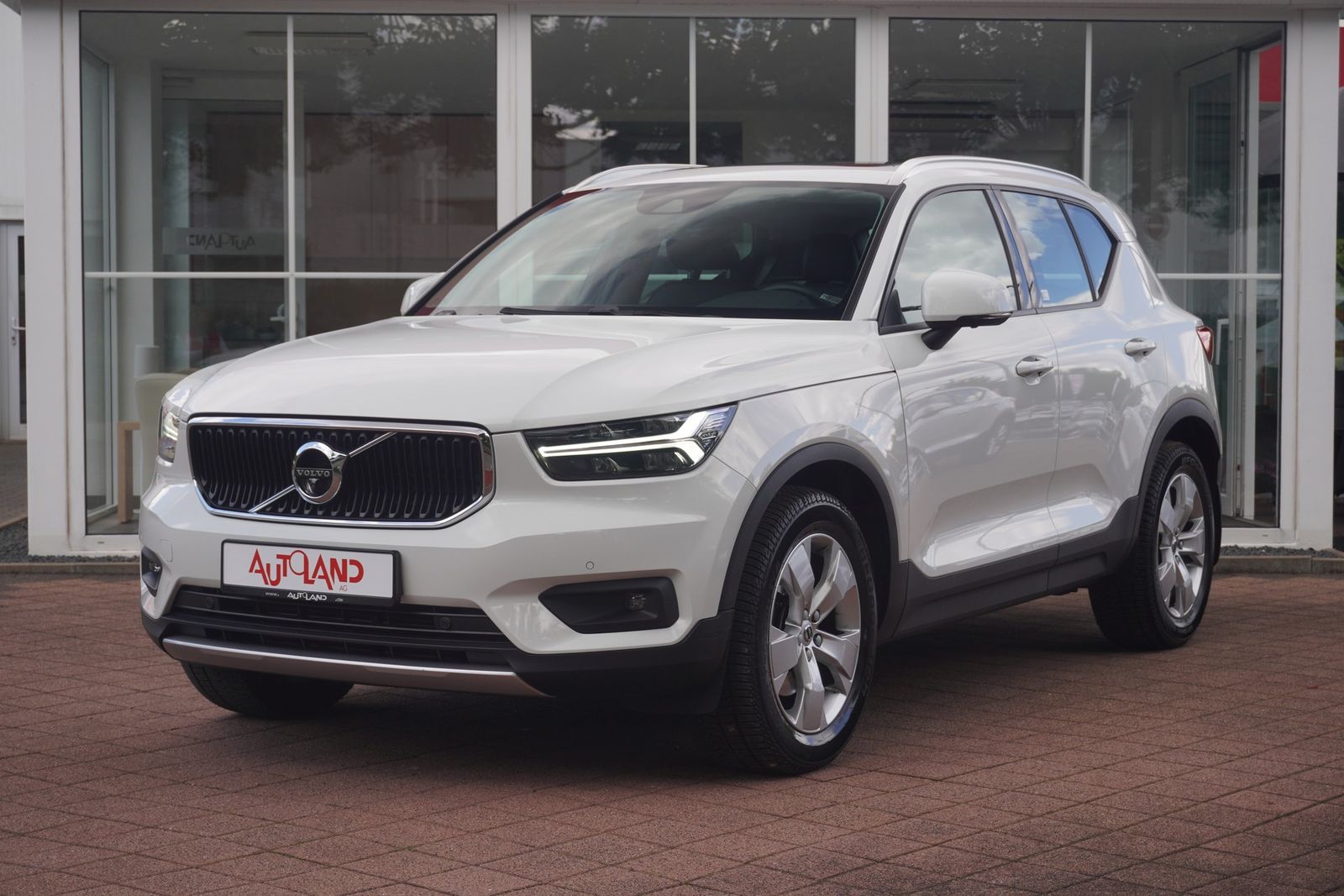 Volvo XC40 2.0 Momentum AWD Aut LED 360° Panorama Navi foto 2