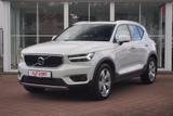 Volvo XC40 2.0 Momentum AWD Aut LED 360° Panorama Navi - weiße Volvo XC40