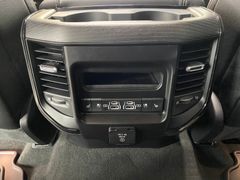 Fahrzeugabbildung Dodge RAM 1500 Limited Night LPG Rambox Luft 360° LED