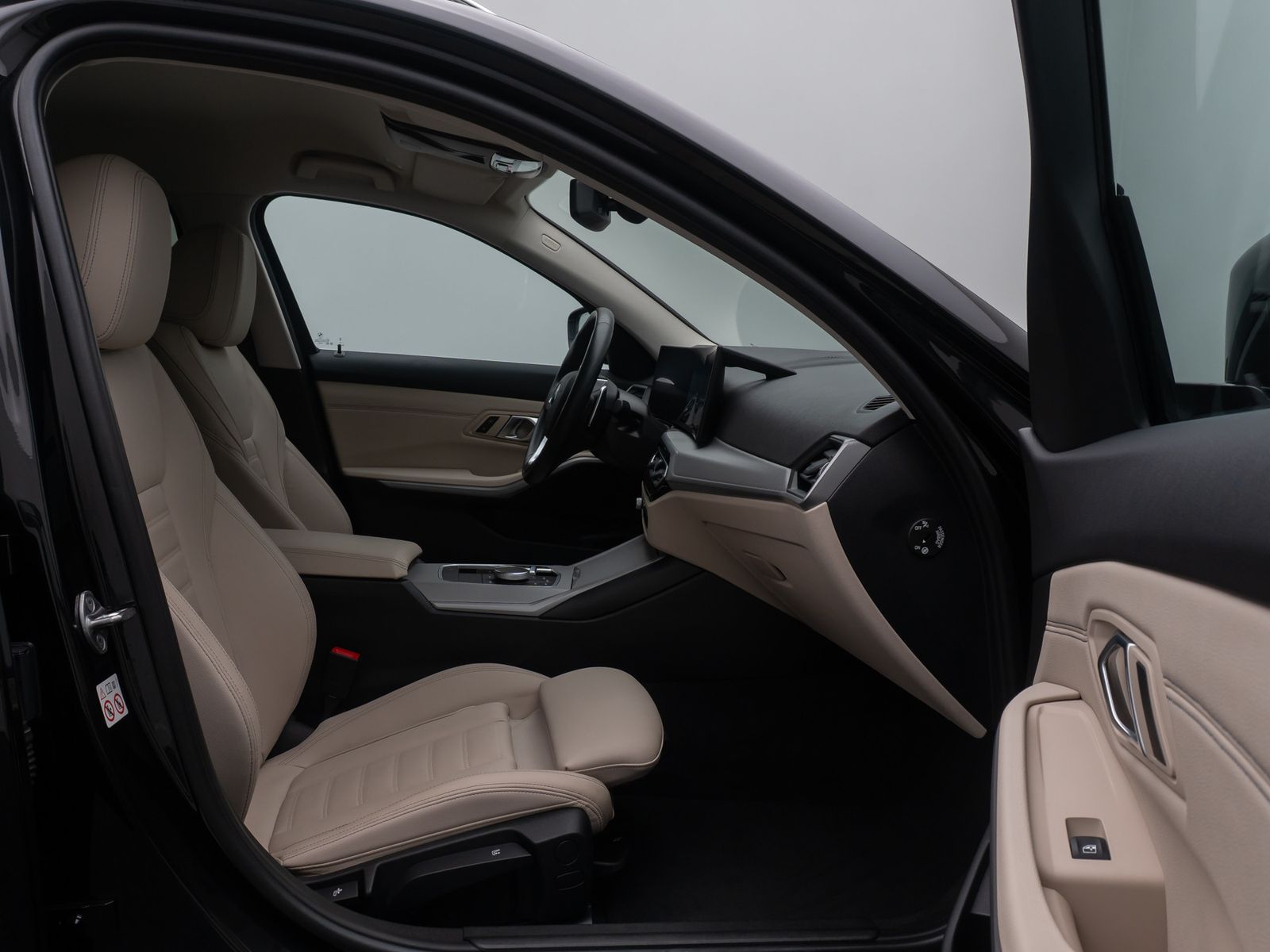 Fahrzeugabbildung BMW 318d GeschwindigReg DAB CockpitPlus Sportsitz