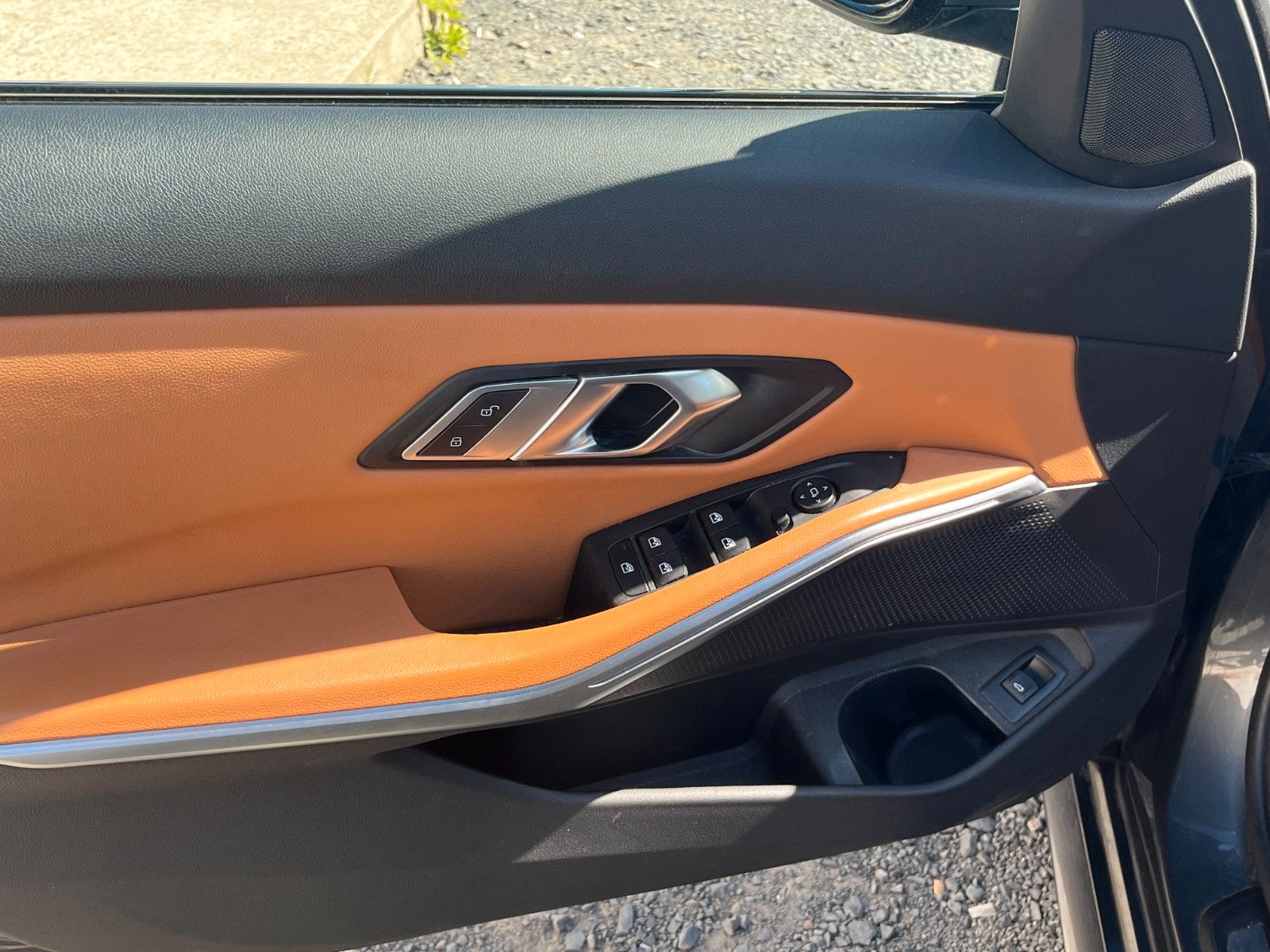 Fahrzeugabbildung BMW 320d Sport-Aut. M SPORTPAKET Navi Leder AHK LED