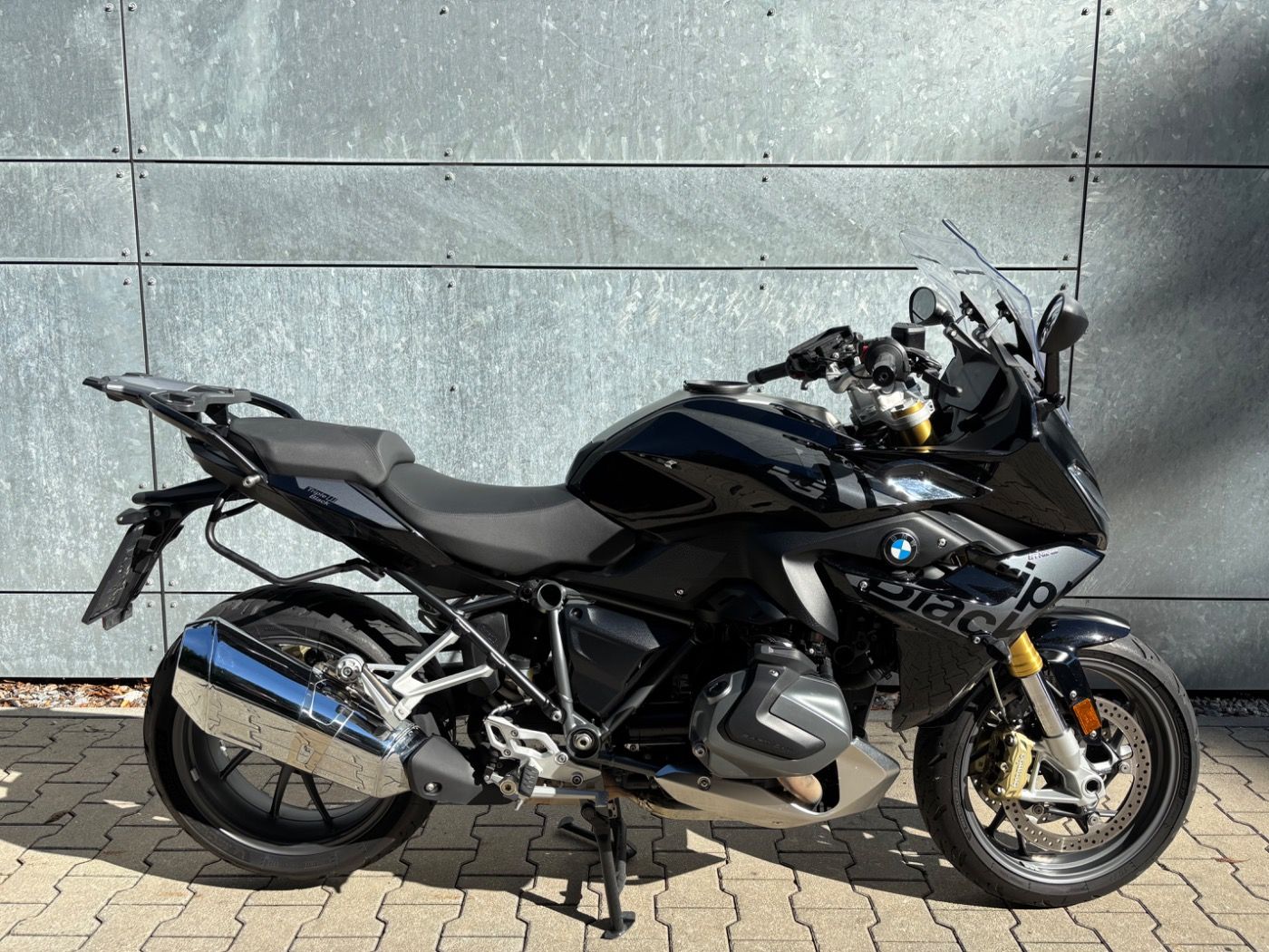 Fahrzeugabbildung BMW R 1250 RS Style Triple Black 3 Pakete Notruf