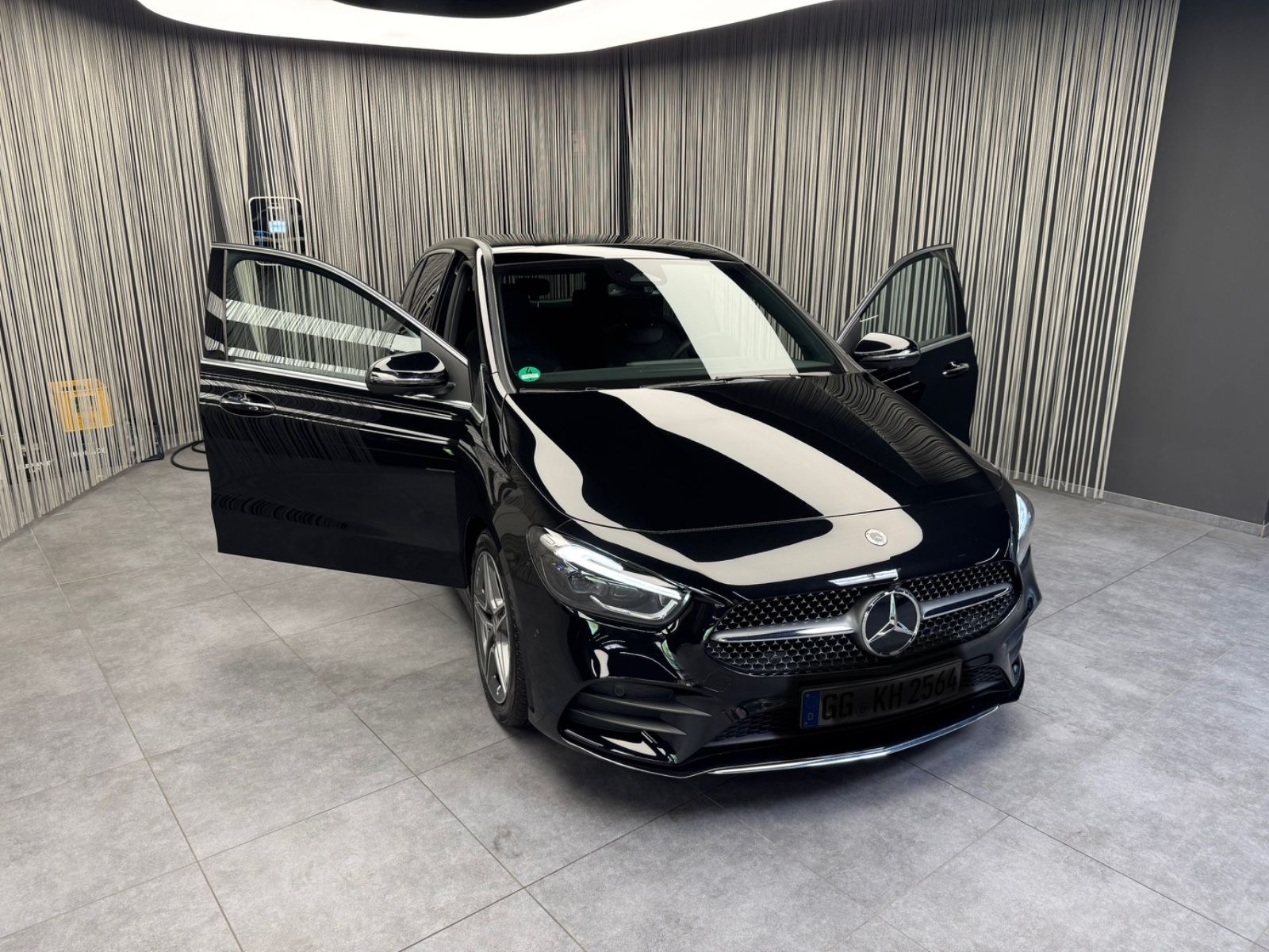 MERCEDES-BENZ B220 4MATIC AMG Line Premium