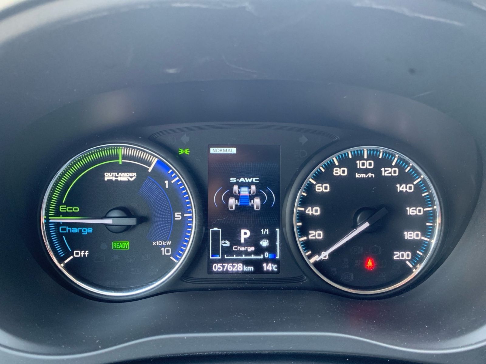 Fahrzeugabbildung Mitsubishi Outlander 2.4 PHEV Plug-in Hybrid Basis Spirit 4