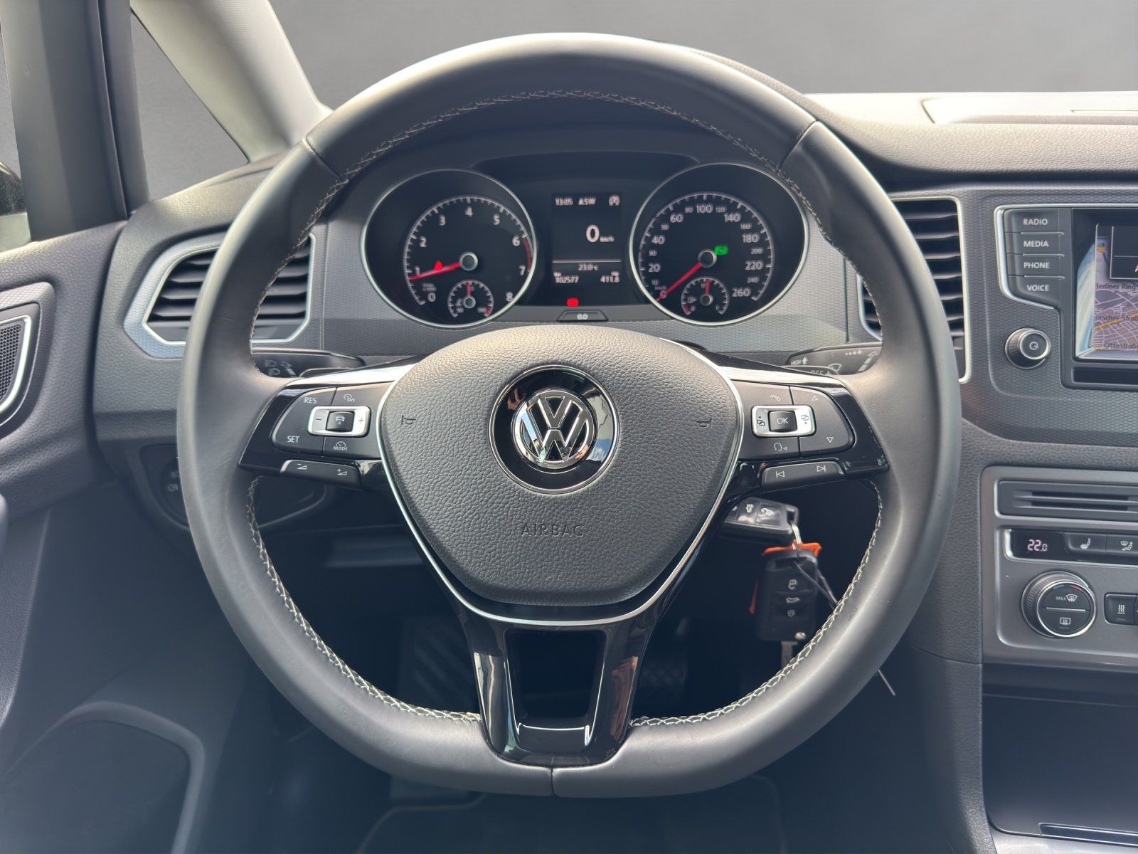 Fahrzeugabbildung Volkswagen Golf VII Sportsvan 1.4 TSI DSG Lounge/ACC/SHZ/