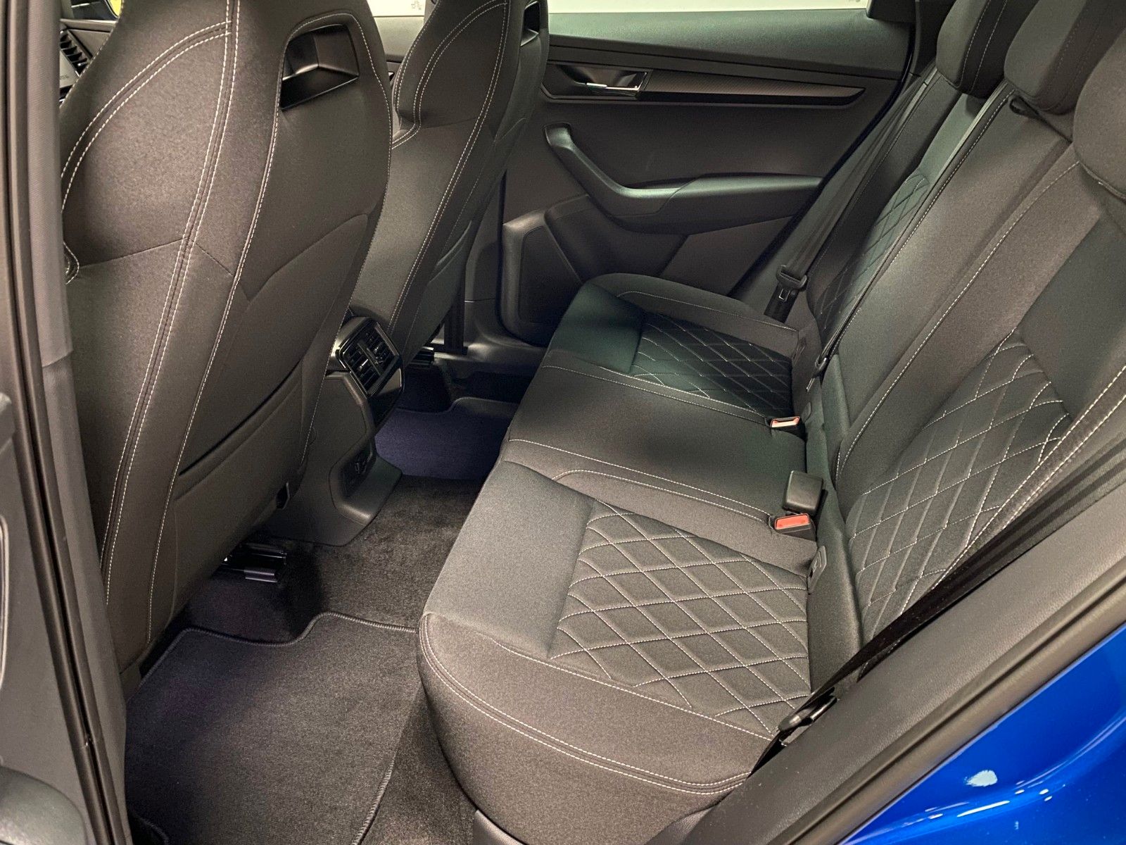 Fahrzeugabbildung SKODA Karoq 2.0l TDI DSG 4x4 SPORTLINE+AHK-SCHWENKBAR