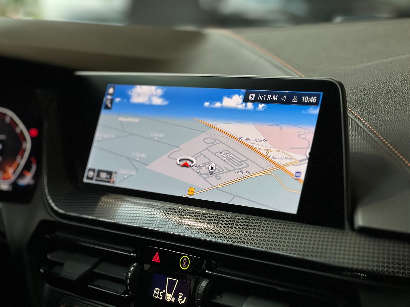 Fahrzeugabbildung BMW 118i Sport Line KLIMA LED NAVI SHZ