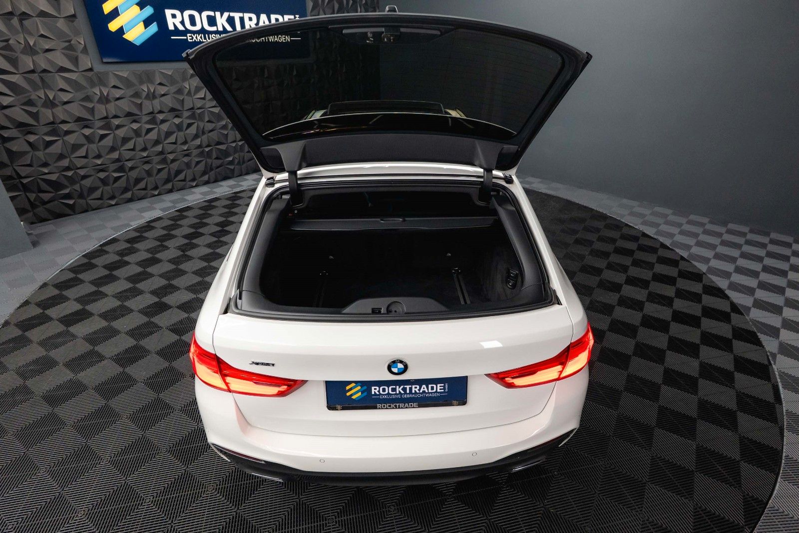 Fahrzeugabbildung BMW 540d xDrive M Sport Shadow | ACC | Pano | LED