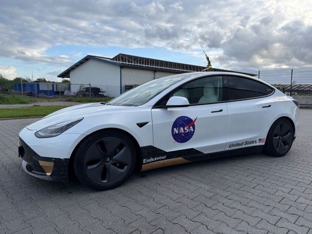 TESLA Model 3 LR Dual-Motor (KW V3) Space-Shuttle