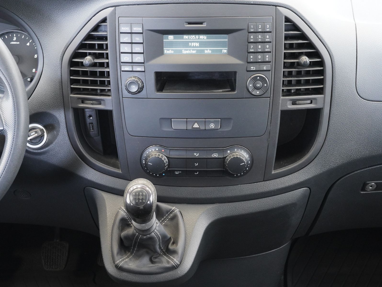 Fahrzeugabbildung Mercedes-Benz Vito Mixto 110 CDI FWD 5-SITZER