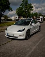 Tesla Model 3 Allradantrieb mit Dualmotor Performa...