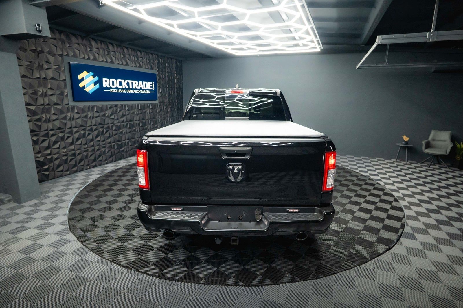 Fahrzeugabbildung Dodge RAM 5.7 V8 HEMI 4x4 OFFROAD BLACK EDITION 19%