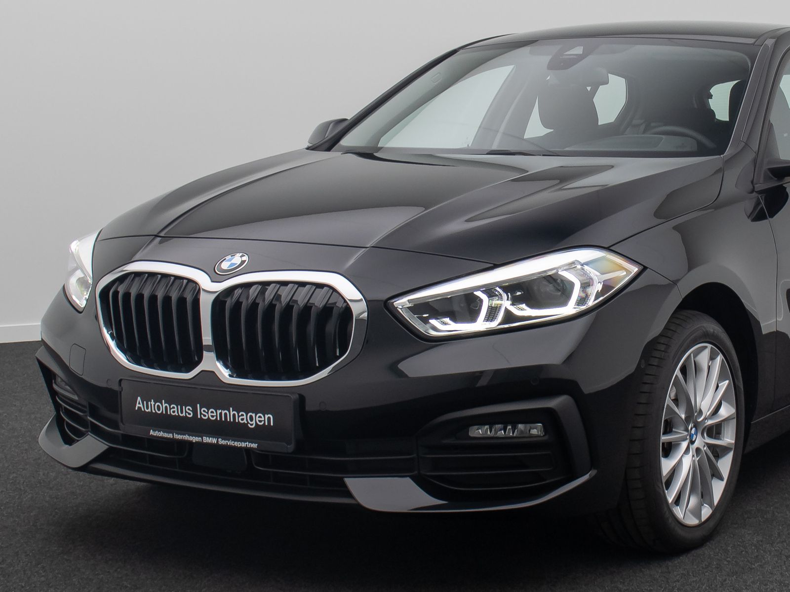 Fahrzeugabbildung BMW 118i Advantage HUD Kamera Alarm DAB CockpitProf