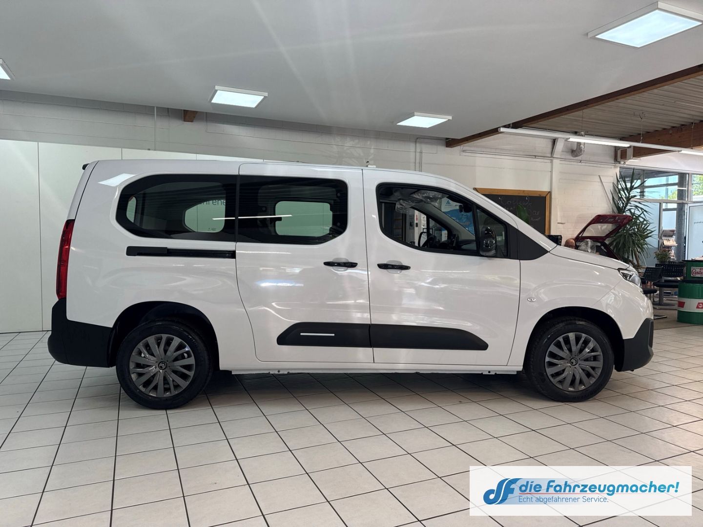 Fahrzeugabbildung Citroën Berlingo XL Digitales Cockpit LED Apple CarPlay