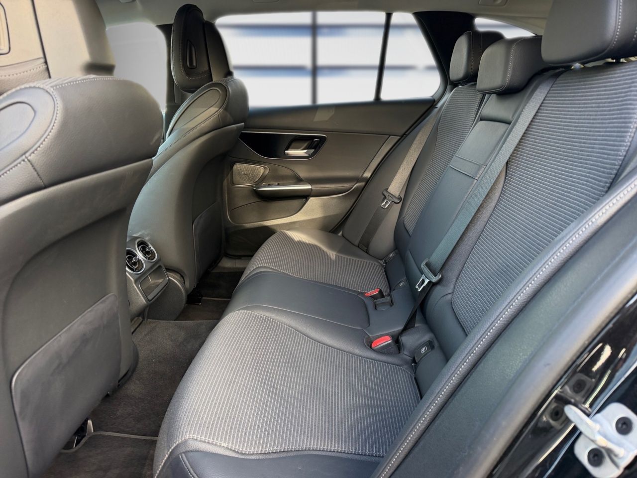 Fahrzeugabbildung Mercedes-Benz C 180 T AVANTGARDE+AHK+LED+CARPLAY+EL.HECKKL+