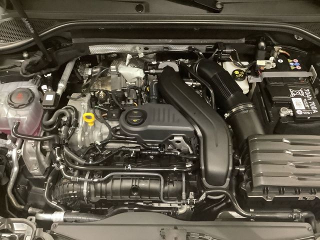 Q2 advanced 35 TFSI S tronic,Carplay,PDC plus,Ka