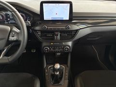 Fahrzeugabbildung Ford Focus Turnier ST - LED*HUD*19"LM*Pano*Kamera*B&O