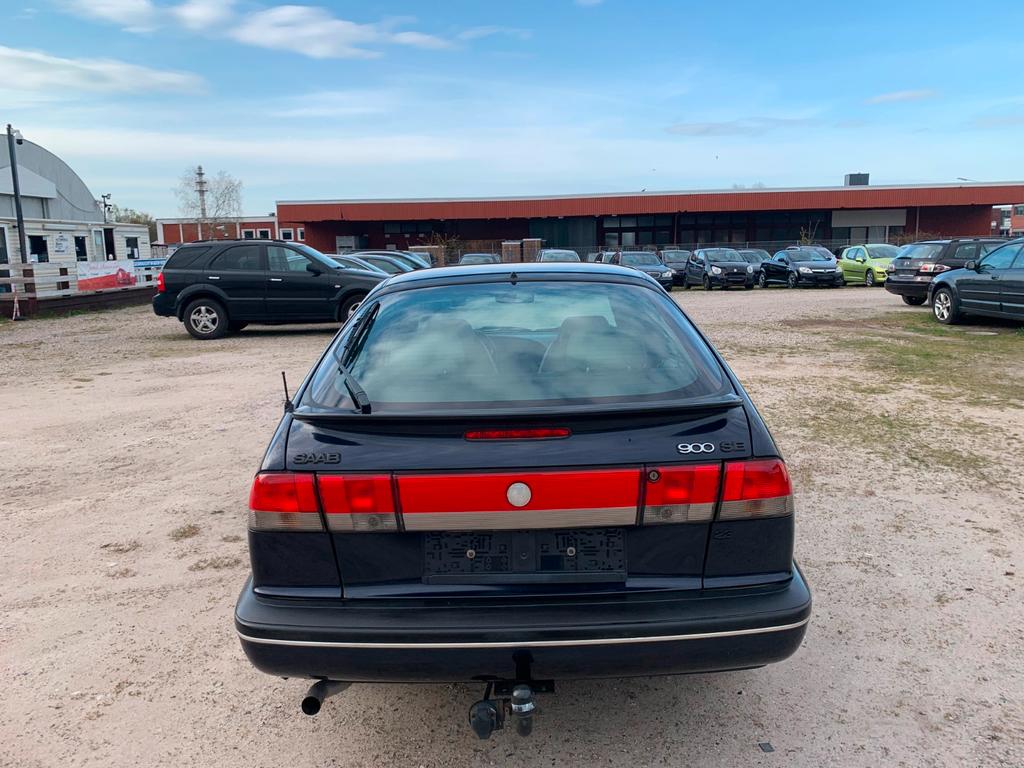 Saab 900