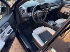 Fahrzeugabbildung Mercedes-Benz GLB 220d 4Matic AUTOMATIK Navi Sh Distronic Lane