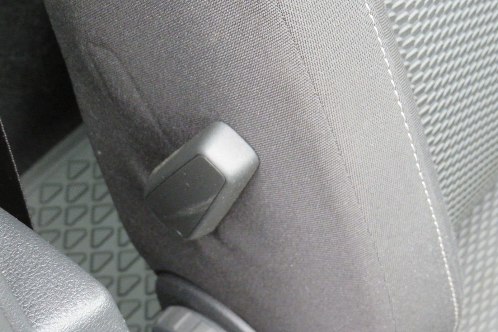 Fahrzeugabbildung Volkswagen Golf VII LIM. SITZH. TELVOR 8-FACH 4T. PDC 1.HD