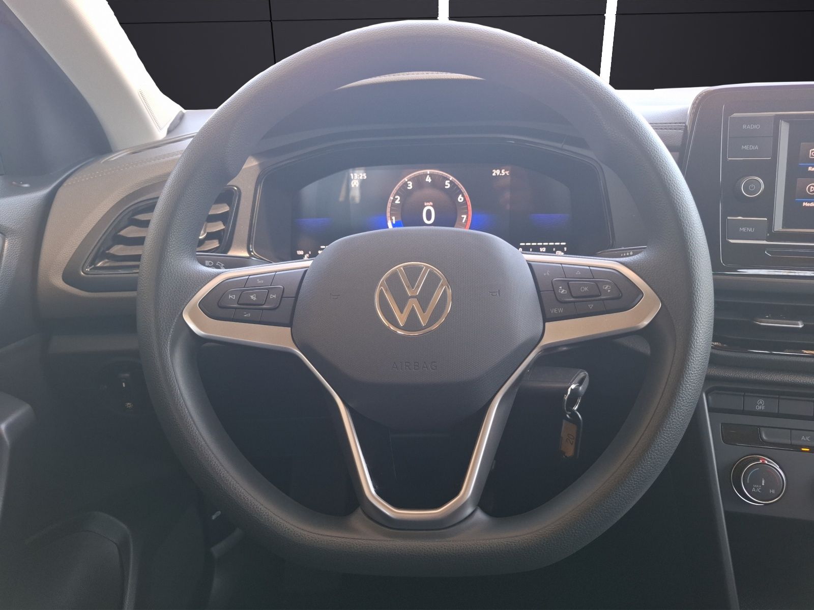 Fahrzeugabbildung Volkswagen T-Roc TSI LED AHK AID LANE Assist