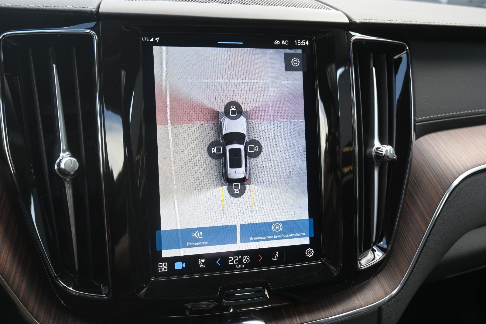 Fahrzeugabbildung Volvo XC60 UltimateDark AWD*MASS*LUFT*HUD*B&W*22"*360°