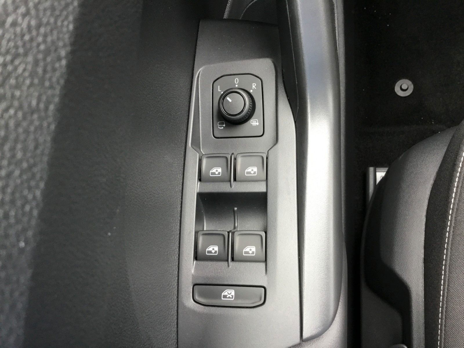 Fahrzeugabbildung Volkswagen T-Cross 1.5 TSI DSG Life+AHK+17"+LED+AppConnect
