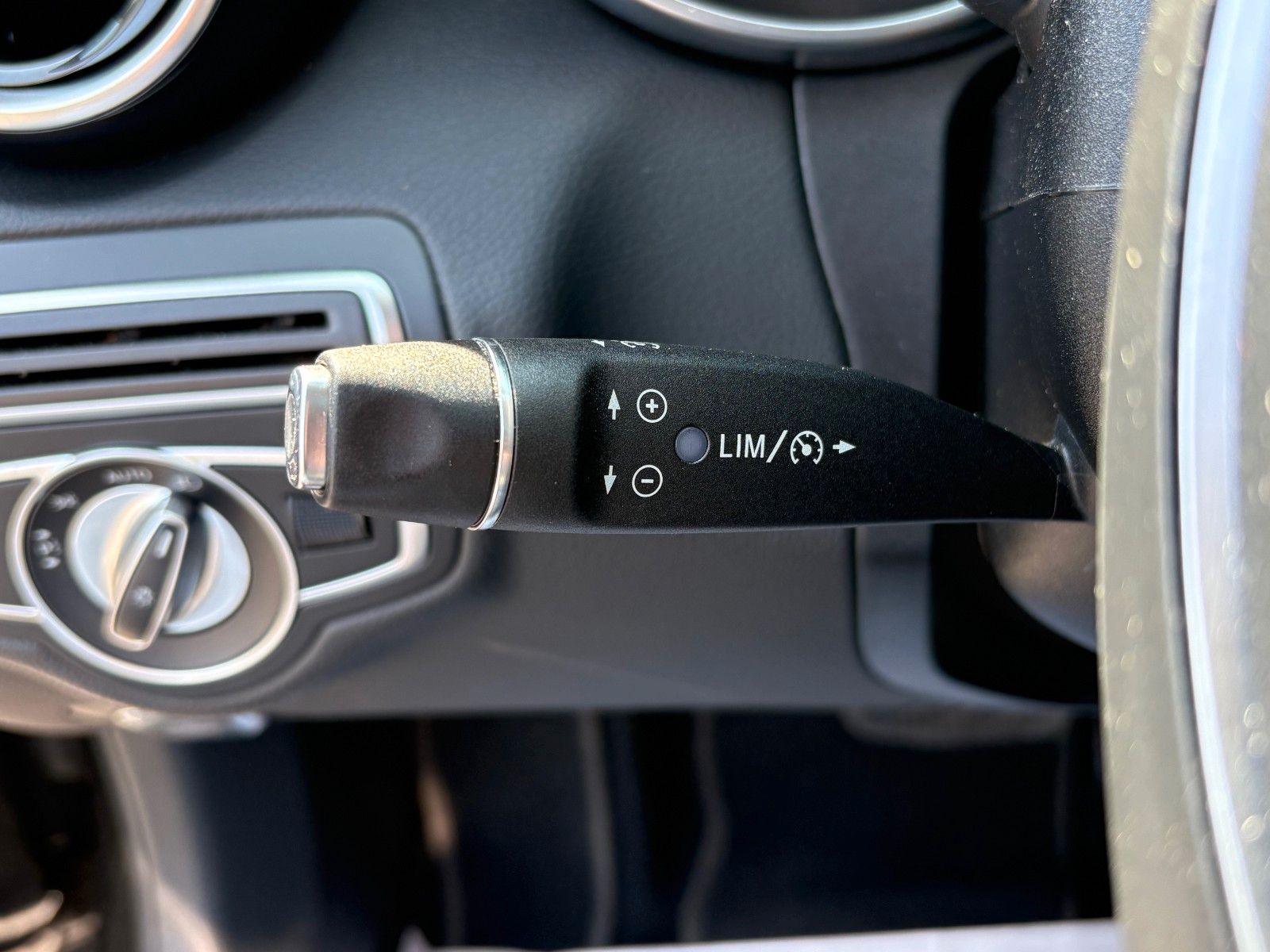 Fahrzeugabbildung Mercedes-Benz C 200 4Matic Aut. AVANTGARDE Navi LED GSD SPORTS