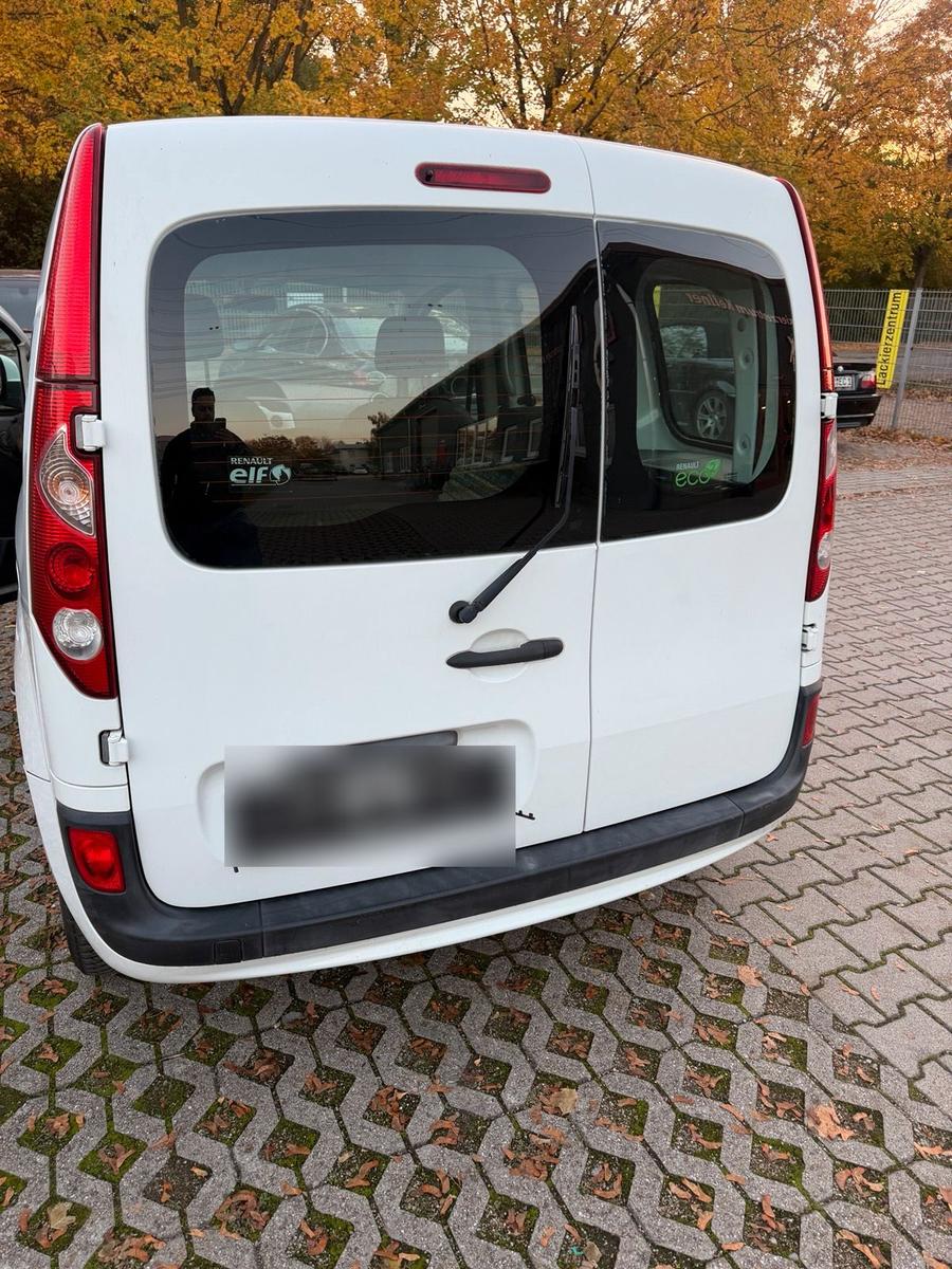 Renault Kangoo 2011 — rear view
