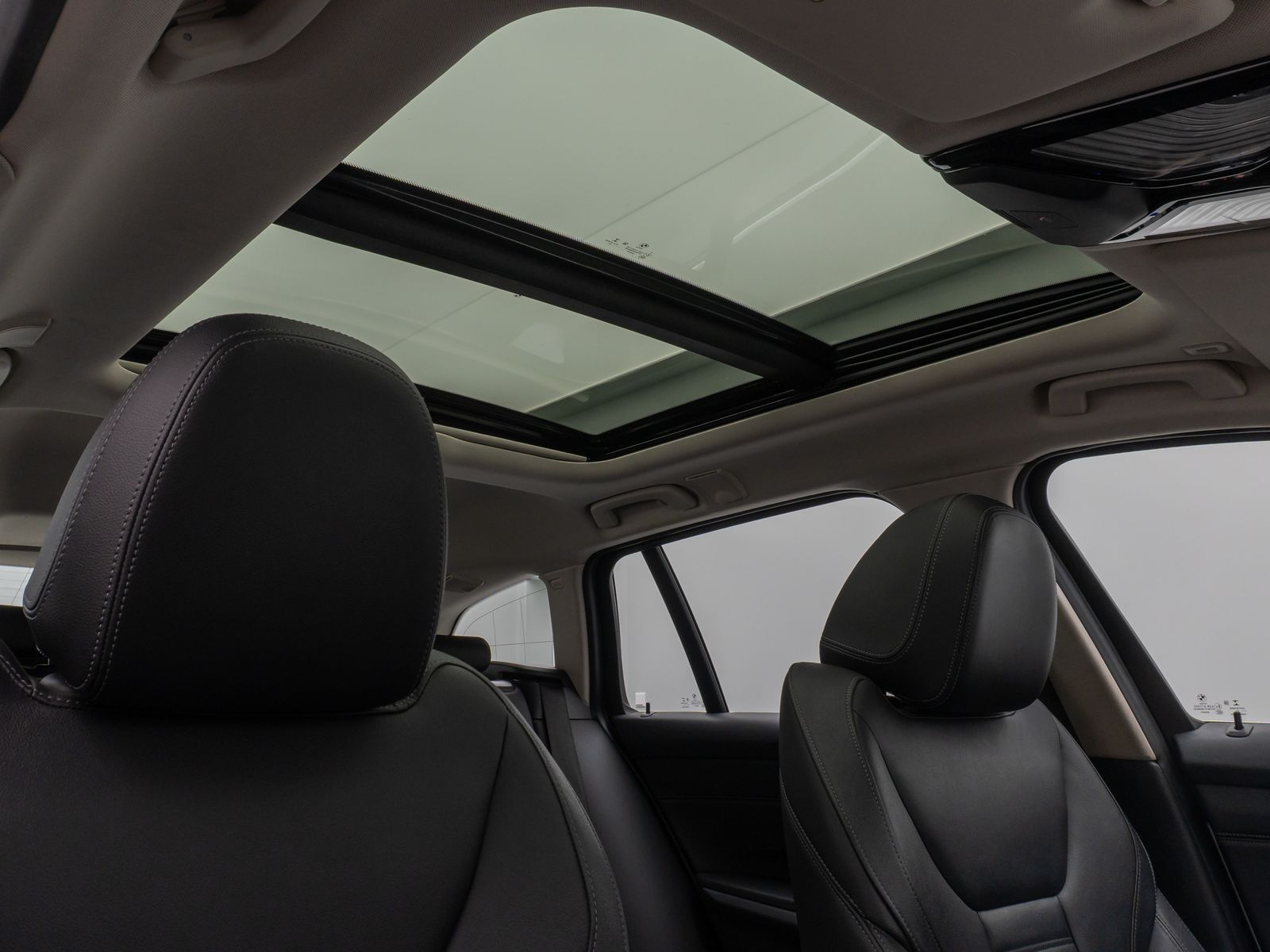 Fahrzeugabbildung BMW 320d  Luxury Line Panorama Kamera DAB AHK Alarm