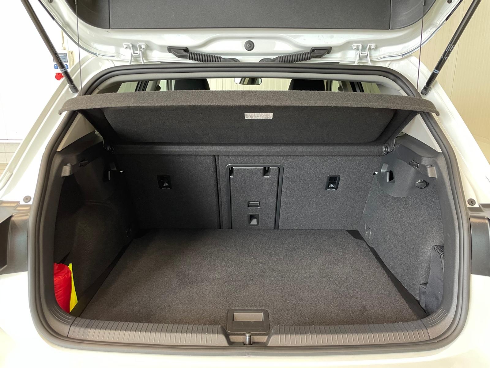 Volkswagen Golf VIII Life 1.0 eTSI DSG NAVI ACC SHZ, миниатюра 6
