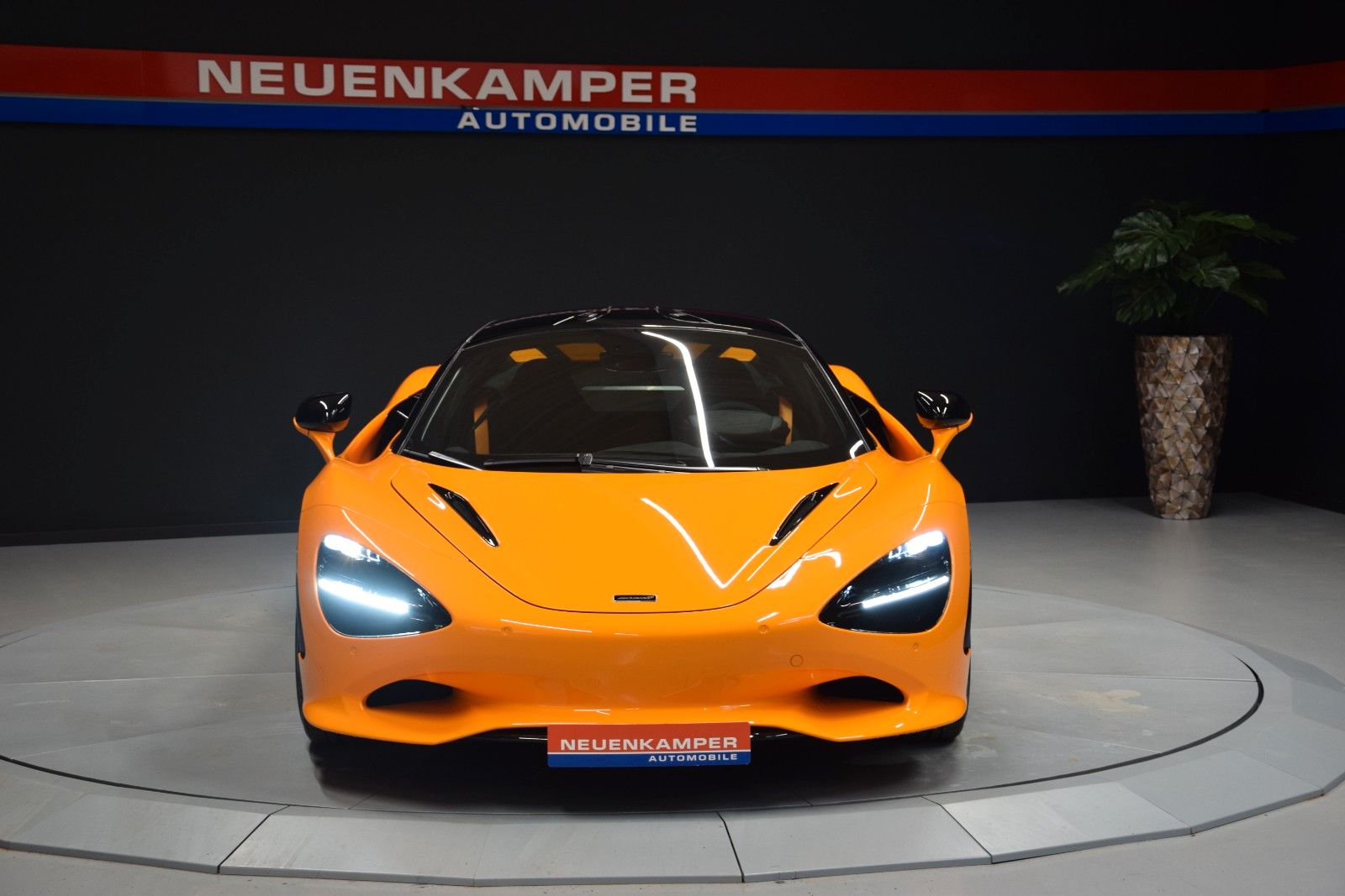 Fahrzeugabbildung McLaren 750S Black Pack / Lift Schale B&W Aero Kamera