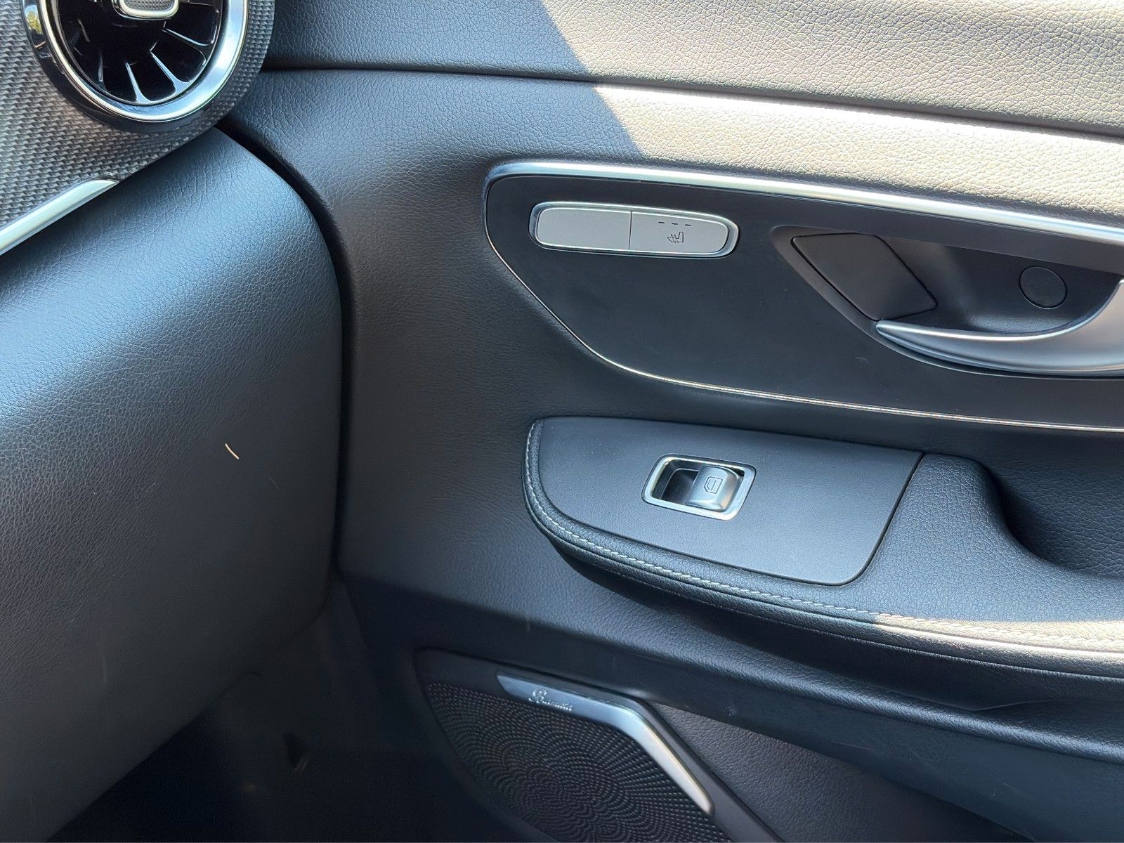 Fahrzeugabbildung Mercedes-Benz V 300 d lang *AMG-LINE*Burmester*360°*