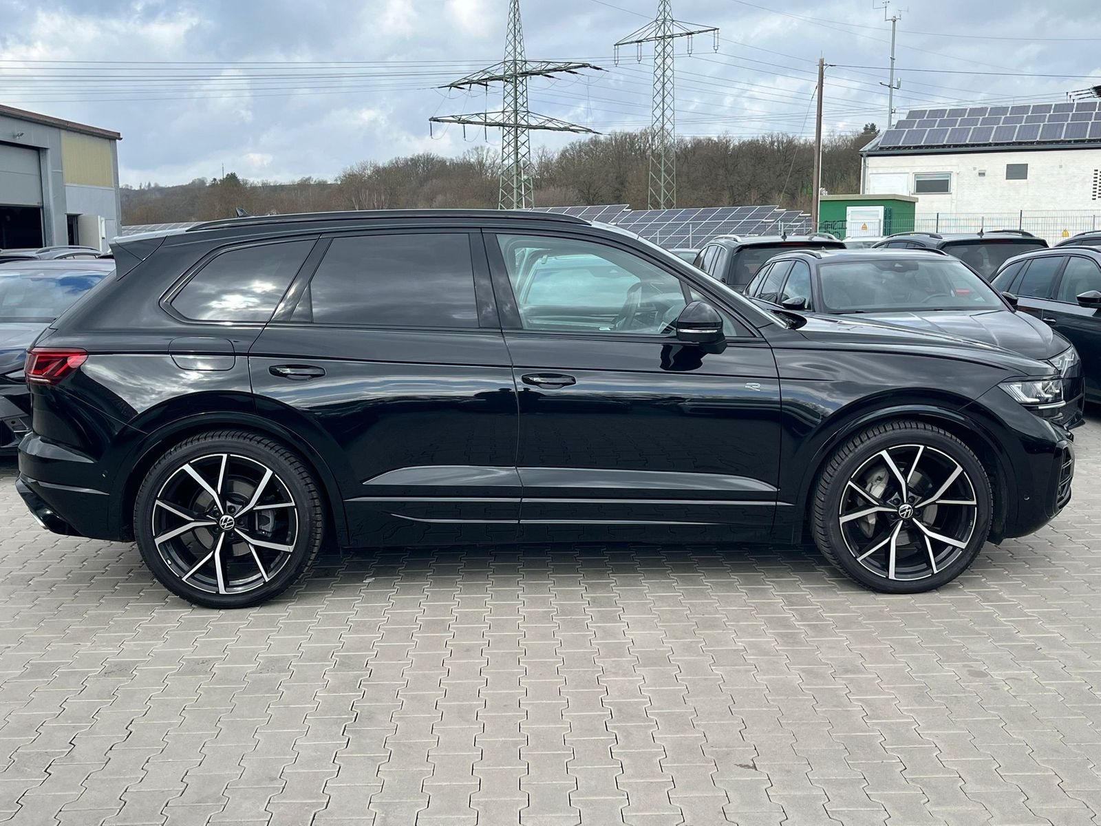 Fahrzeugabbildung Volkswagen Touareg 3.0TDI 4M R-Line VOLL Black 22" UPE 114T