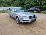 Volkswagen VW PASSAT 1,6 BENZIN - Volkswagen Passat aus 2004: Kombi