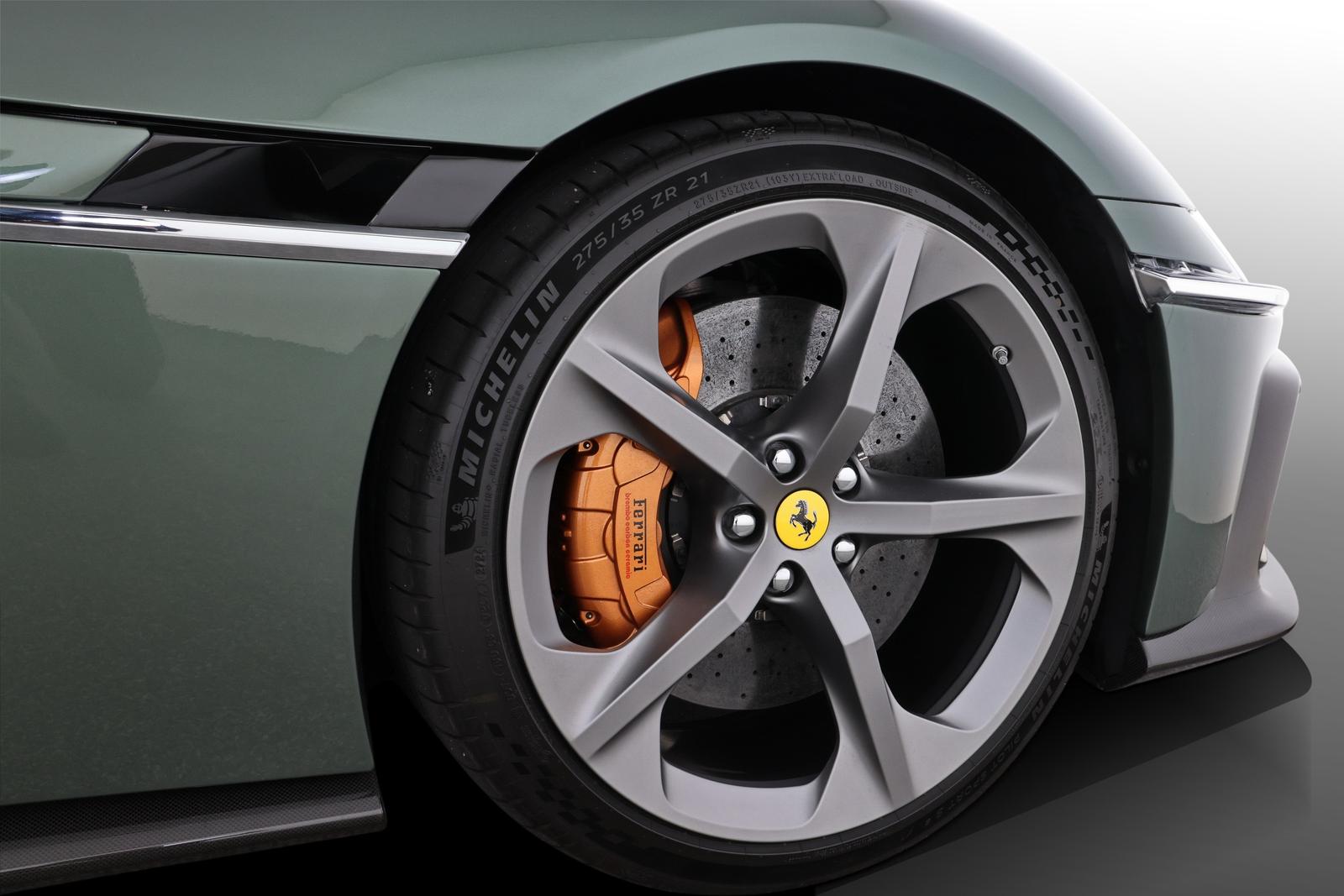 Ferrari 12 Cilindri Carbon | Pano |
