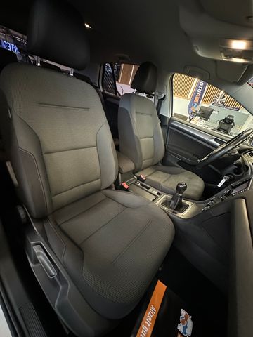 MYAUTOCENTER – Gebraucht- und Jahreswagen mit Werkstattservice in Pfaffenhofen Volkswagen Golf VII Lim. Comfortline BMT