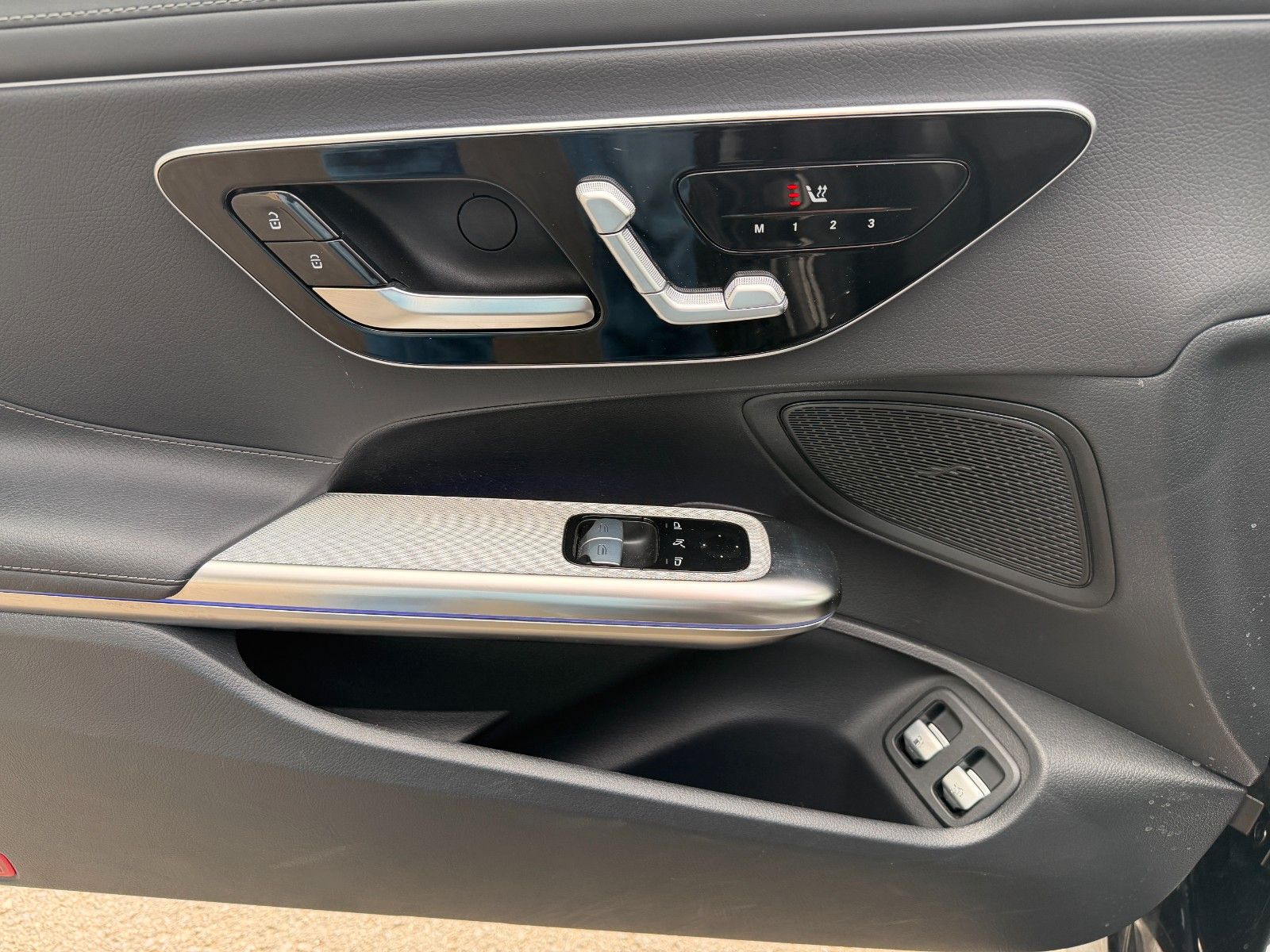 Fahrzeugabbildung Mercedes-Benz CLE 300 e AMG Premium Distr+Pano+360°+Digital