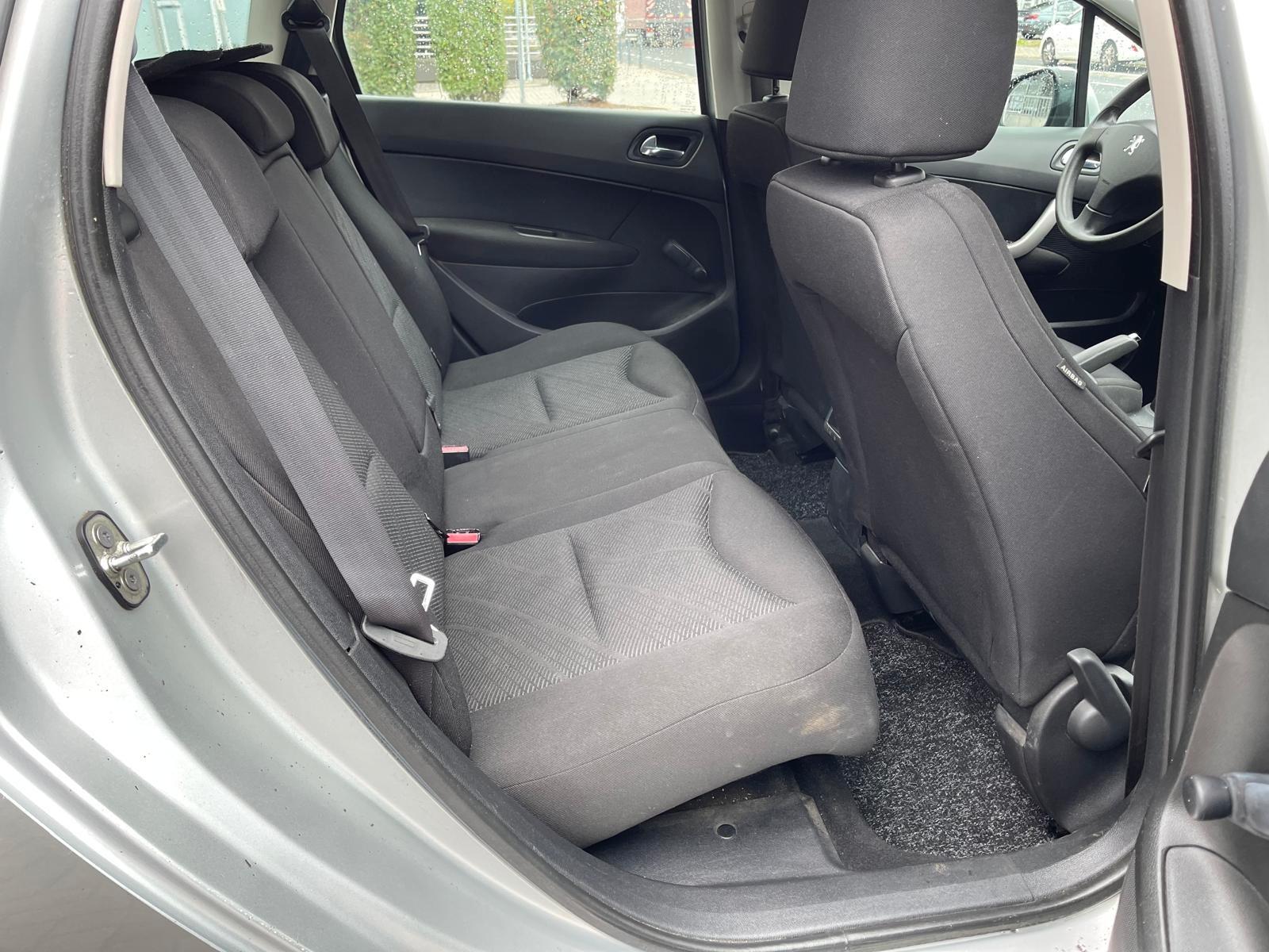 Peugeot 308 2010 — photo 12