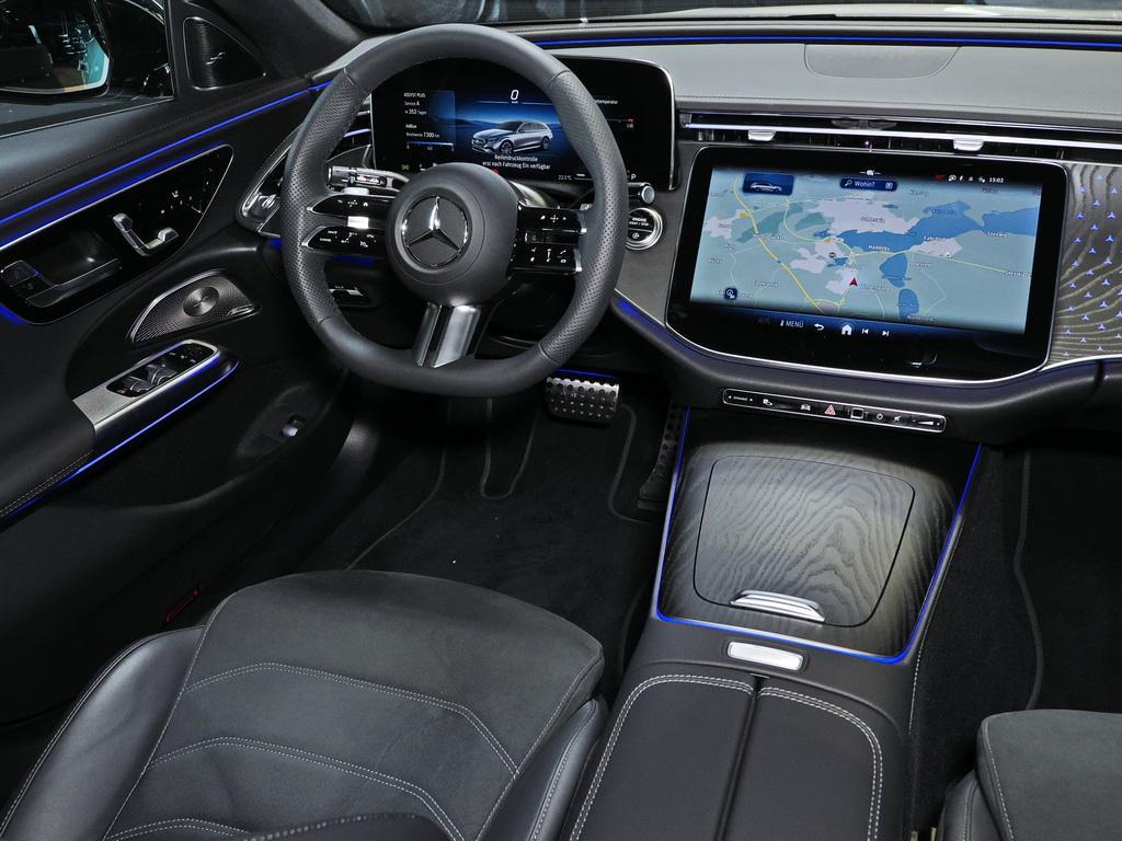 Mercedes-Benz E 220 d T AMG NIGHT PANO DISTRONIC 4D-SOUND