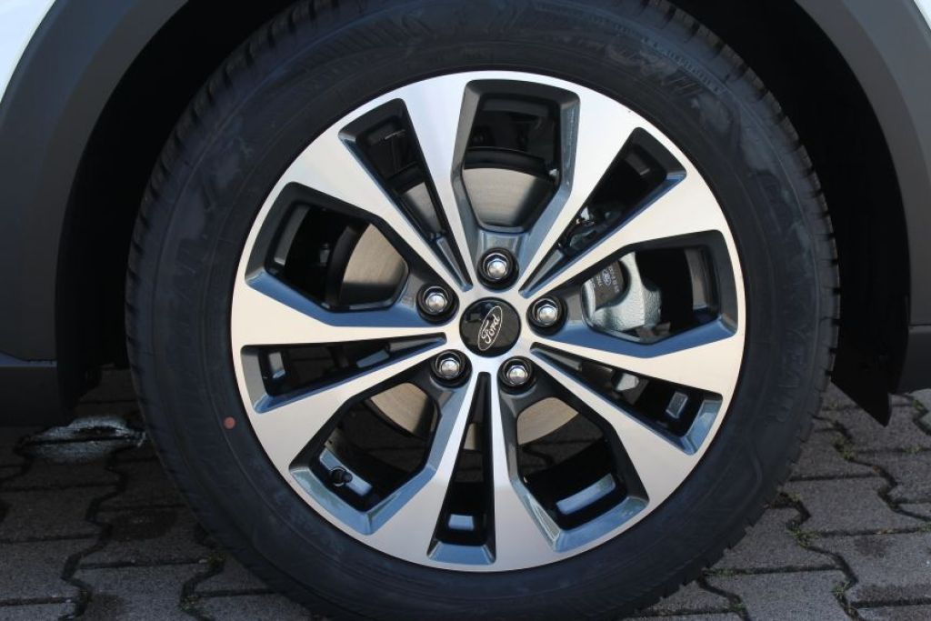 Fahrzeugabbildung Ford Puma TITANIUM
