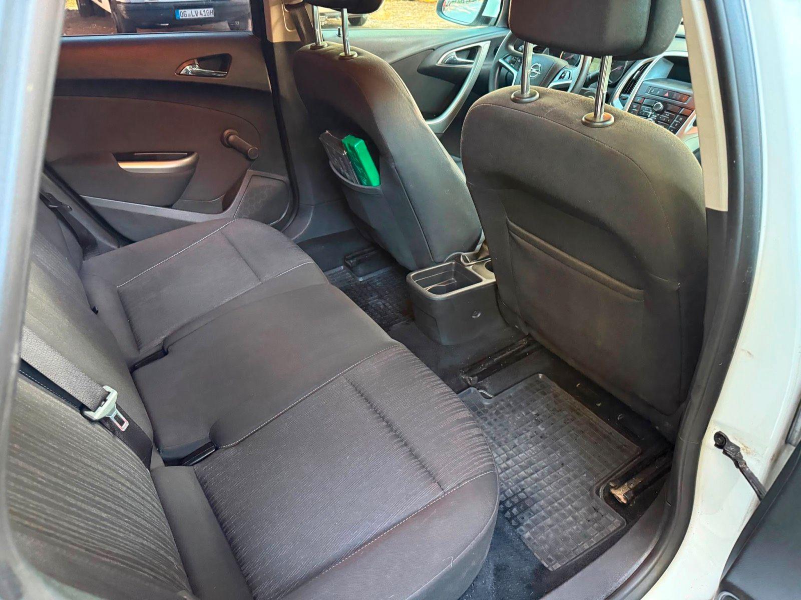 Opel Astra 2010 — photo 13