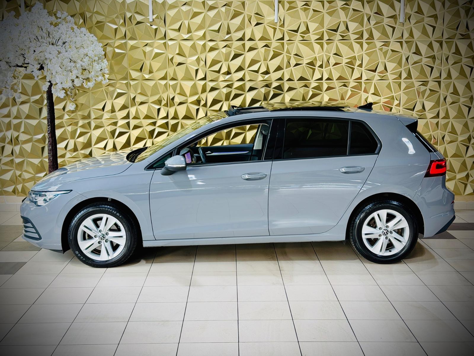 Volkswagen Golf VIII Lim. Life AUTOMATIK PANORAMA LED 1.HD, миниатюра 10