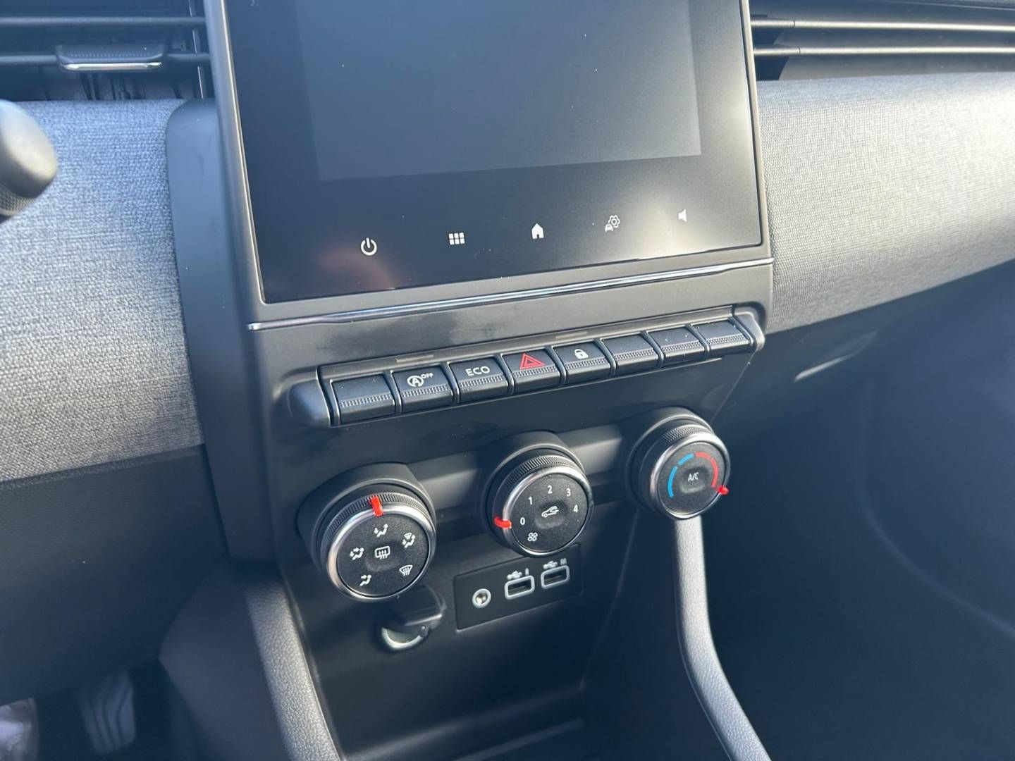 Fahrzeugabbildung Renault CLIO Evolution TCe 90