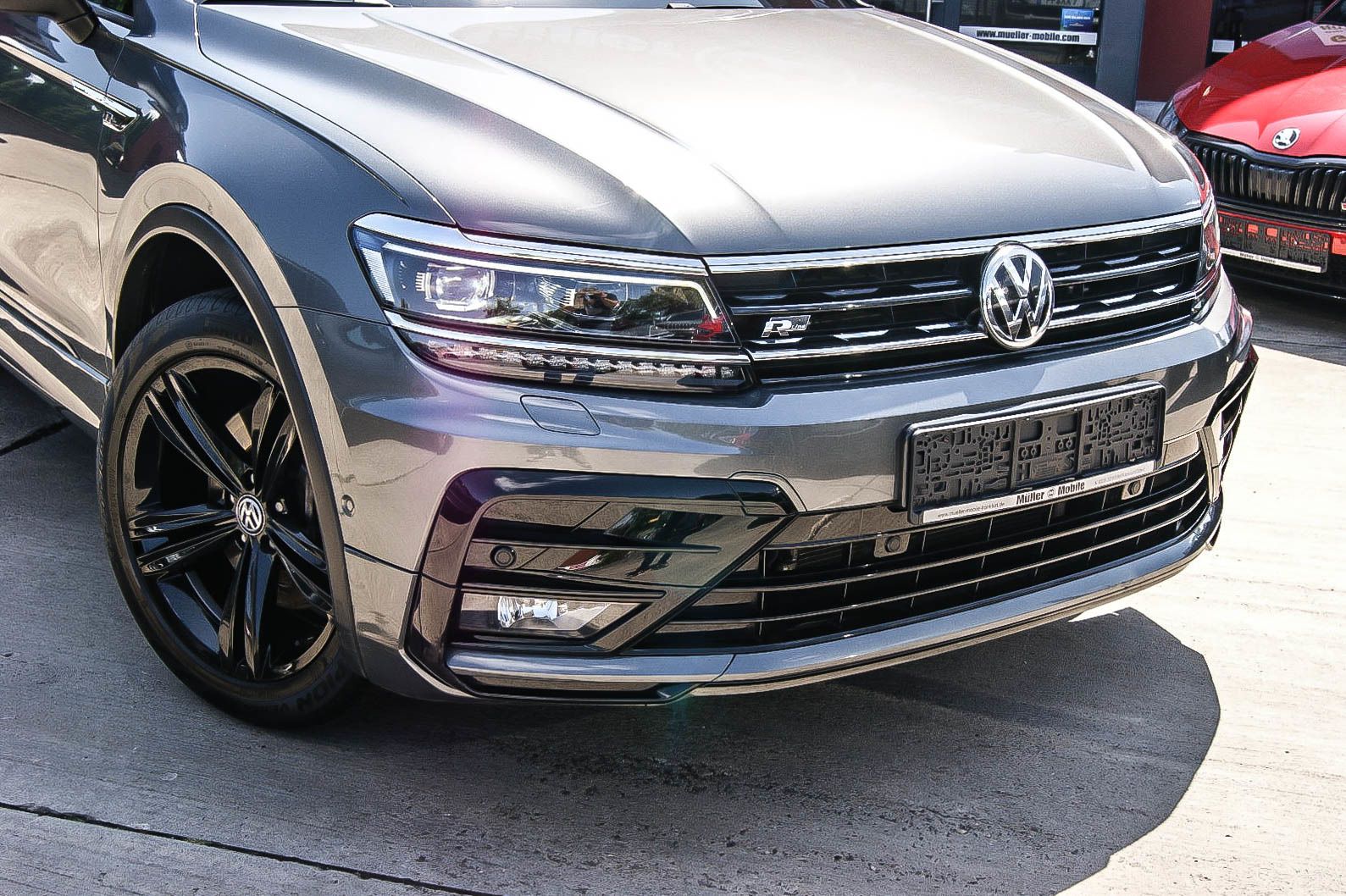 Fahrzeugabbildung Volkswagen Tiguan 20TDI 4Motion R-LINE BLACK STHZG LED ANHZ