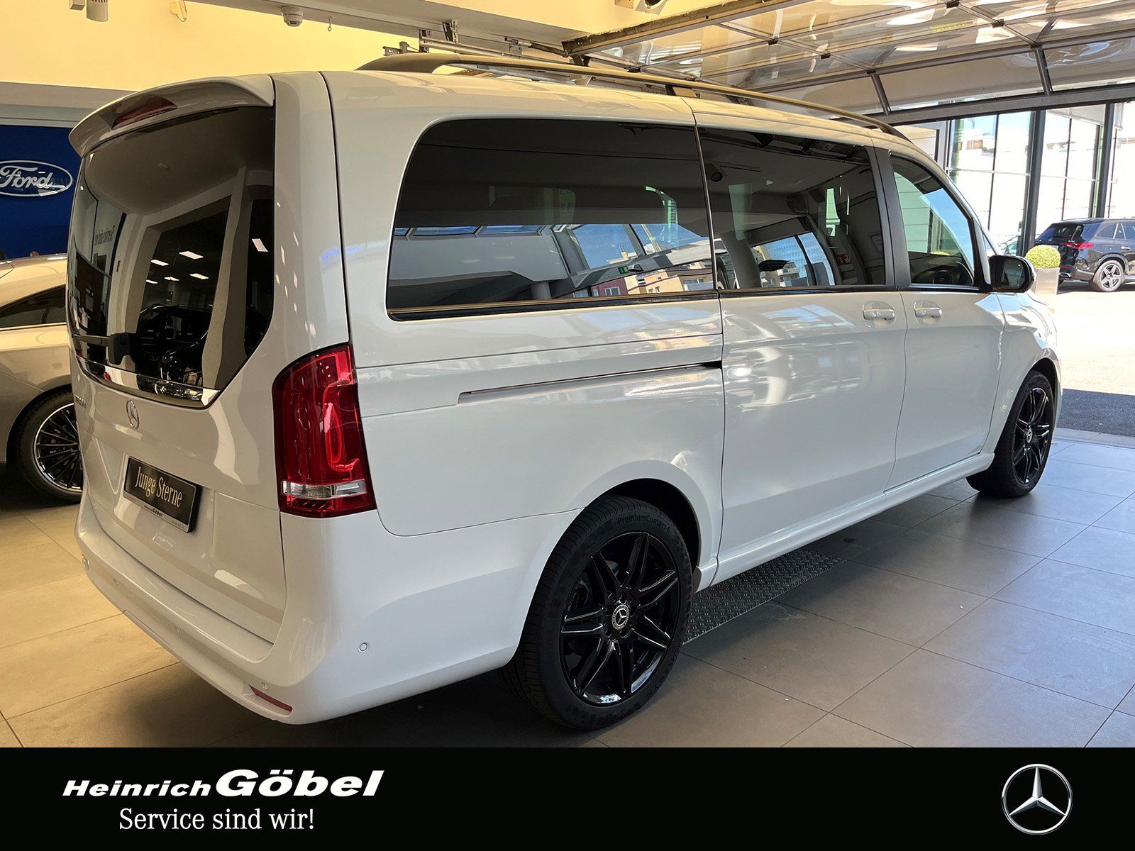 Fahrzeugabbildung Mercedes-Benz V 250 d AMG+AHK+PANO+360°+DISTRONIC+BURMESTER+