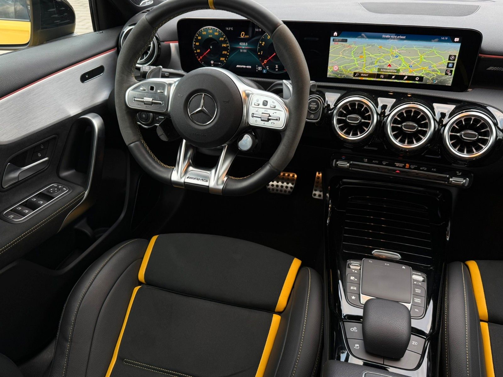 Fahrzeugabbildung Mercedes-Benz A 45 AMG Sonderausstattung: AMG Performance Sit