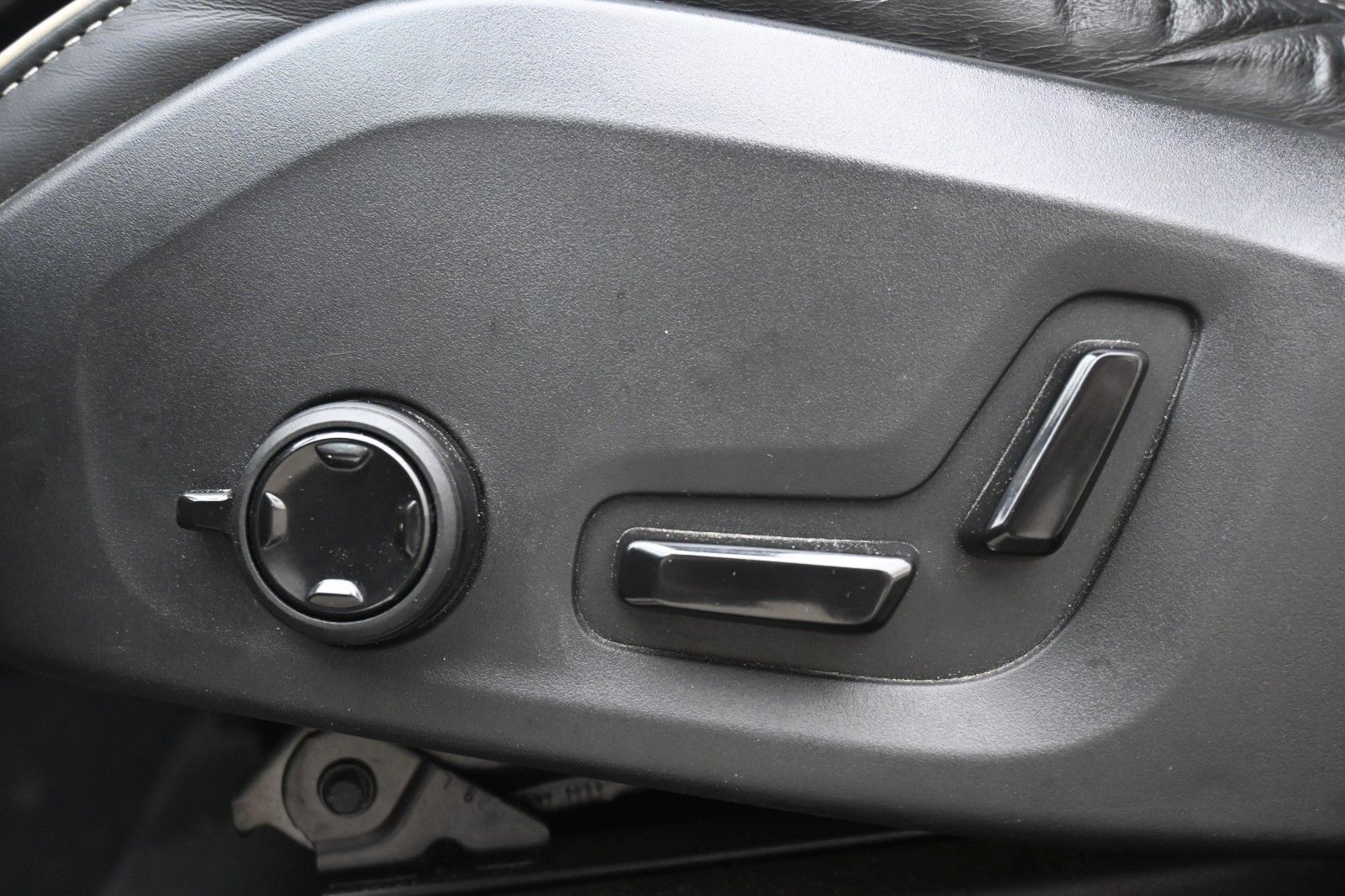 Fahrzeugabbildung Volvo XC90 D5 AWD*R Design*LUFT*PANO*7Si*LED