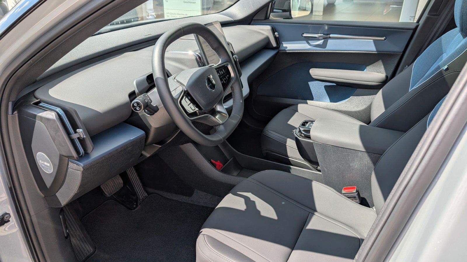 Fahrzeugabbildung Volvo EX30 CC Cross Country AWD | PANO | Performance