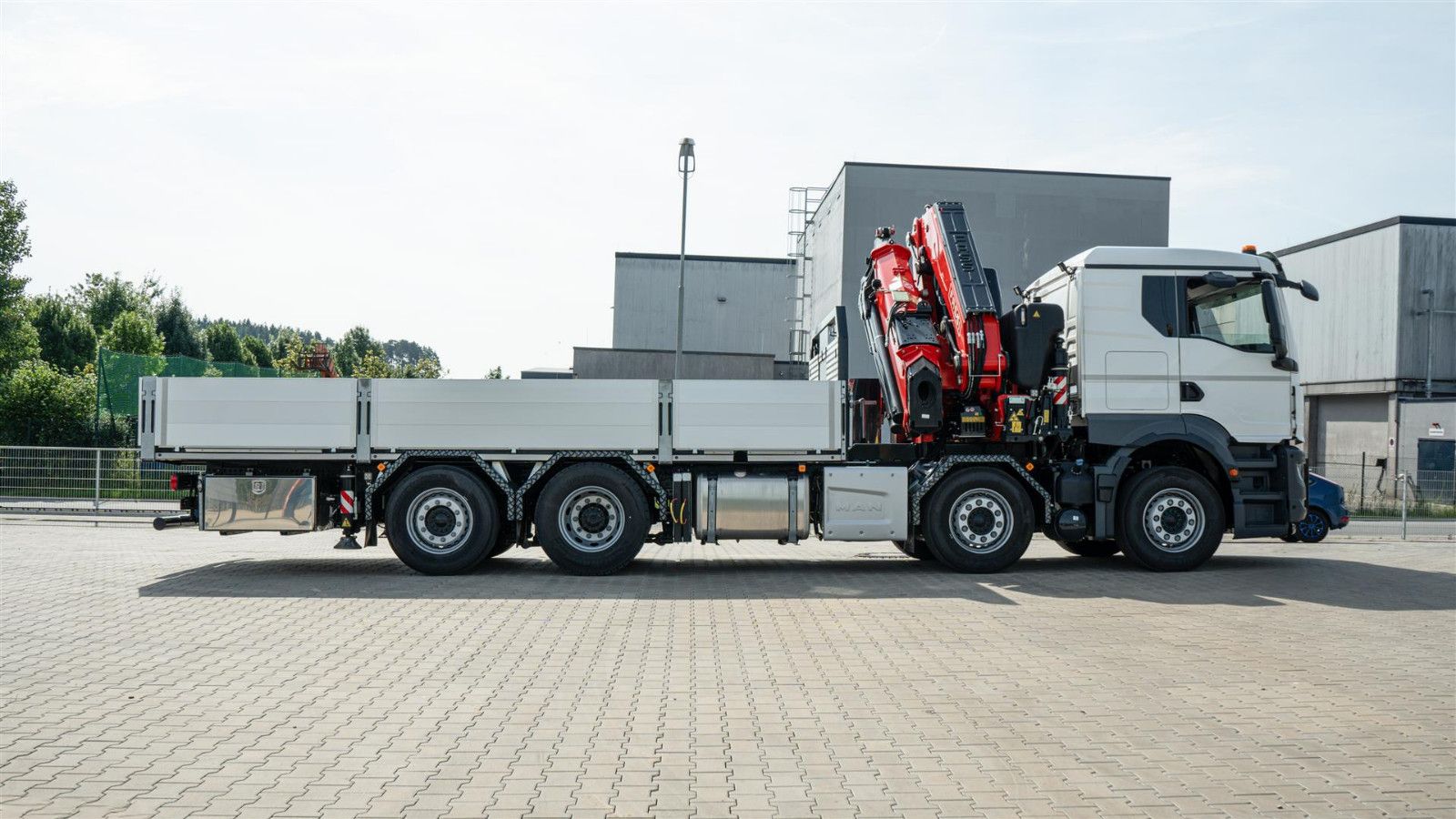 Fahrzeugabbildung MAN MAN 35.470 8x2 Kran F710 RA2.26